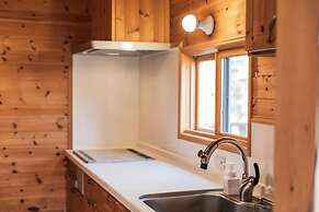 Izu House Luxury Log with Cozy Fireplace