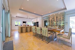 6BR Luxury Tropical Pool Villa PH125