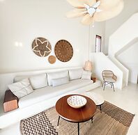 Pilos Suites