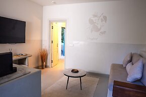 Pilos Suites