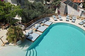 Pilos Suites