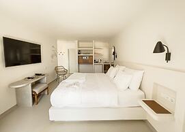 Pilos Suites