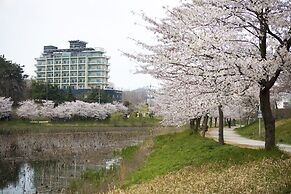 Ritz Plaza Hotel