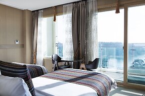 Ritz Plaza Hotel
