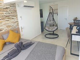 Maya Guest House Panoramic Sea&City view