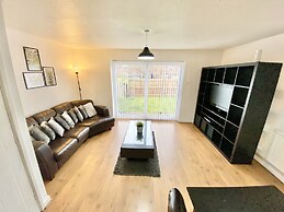 3-bed Townhouse Parking Deep Cleaned