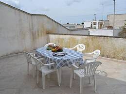 Charming Holiday Home Near The Beach With A Terrace, Pets
