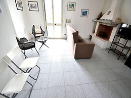 Charming Holiday Home Near The Beach With A Terrace, Pets