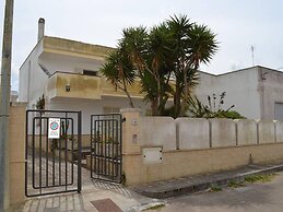 Charming Holiday Home Near The Beach With A Terrace, Pets