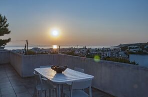 Apartment With Pool And Panoramic Terrace