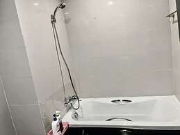 Kris - Modern Spacious 2 Bedrooms Condo With Pool