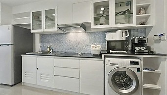 Kris - Modern Spacious 2 Bedrooms Condo With Pool