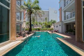 6-19 - 2 Bdr Condo With Balcony and Shared Pool