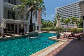6-19 - 2 Bdr Condo With Balcony and Shared Pool