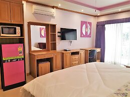 Spacious 3rd Floor Studio at Baan Suan Lalana