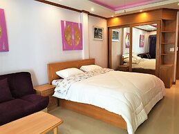 Spacious 3rd Floor Studio at Baan Suan Lalana