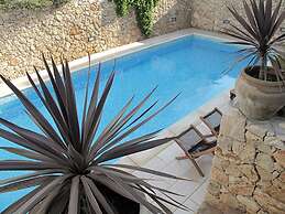 Apartment 2 With Pool And Sea View