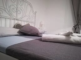 Rhome Sweet Rhome Suite