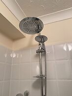 Waterfront House 3 BR Parking St Neots Town Centre