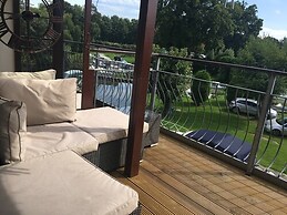 Waterfront House 3 BR Parking St Neots Town Centre