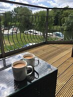 Waterfront House 3 BR Parking St Neots Town Centre