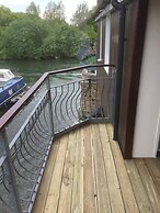 Waterfront House 3 BR Parking St Neots Town Centre