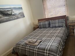 Waterfront House 3 BR Parking St Neots Town Centre