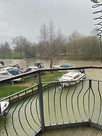 Waterfront House 3 BR Parking St Neots Town Centre
