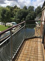 Waterfront House 3 BR Parking St Neots Town Centre