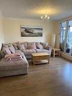 Waterfront House 3 BR Parking St Neots Town Centre
