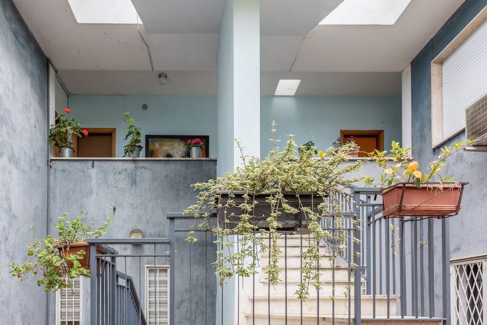 Lambertone Suburban House