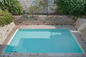 Apartment 3 With Pool And Sea View