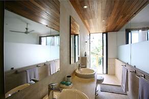 Modern 7 Bedrooms Villa on Private Beach Access