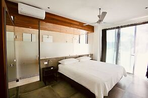 Modern 7 Bedrooms Villa on Private Beach Access