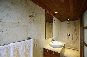 Modern 7 Bedrooms Villa on Private Beach Access
