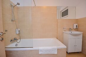 Bucharest Apartment - Two Bedrooms - 6 Guests - Cismigiu Gardens