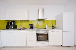 Bucharest Apartment - Two Bedrooms - 6 Guests - Cismigiu Gardens