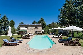 Podere Caldaruccio La Pineta - 26 People Cottage e Villa