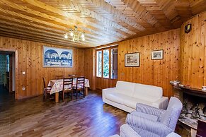 Podere Caldaruccio La Pineta - 26 People Cottage e Villa