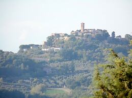 Podere Caldaruccio La Pineta - 26 People Cottage e Villa