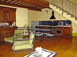 Podere Caldaruccio La Pineta - 26 People Cottage e Villa