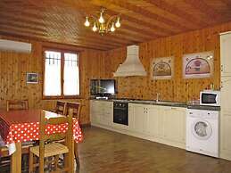Podere Caldaruccio La Pineta - 26 People Cottage e Villa