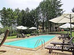 Podere Caldaruccio La Pineta - 26 People Cottage e Villa
