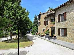 Podere Caldaruccio La Pineta - 26 People Cottage e Villa