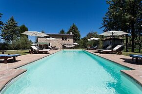 Podere Caldaruccio La Pineta - 26 People Cottage e Villa