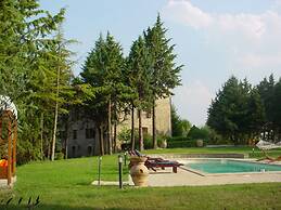 Podere Caldaruccio La Pineta - 26 People Cottage e Villa