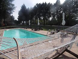 Podere Caldaruccio La Pineta - 26 People Cottage e Villa