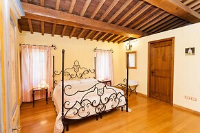 Podere Caldaruccio La Pineta - 26 People Cottage e Villa