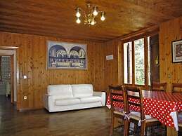 Podere Caldaruccio La Pineta - 26 People Cottage e Villa