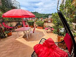 Central Spoleto Apartment With Large Sunny Terrace With Views